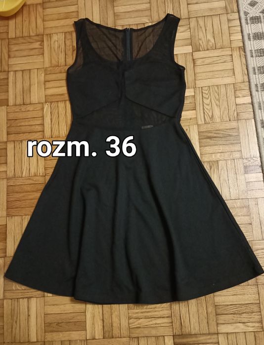 Mała czarna letnia sukienka z prześwitami na suwak rozm 36 Jeane Blush