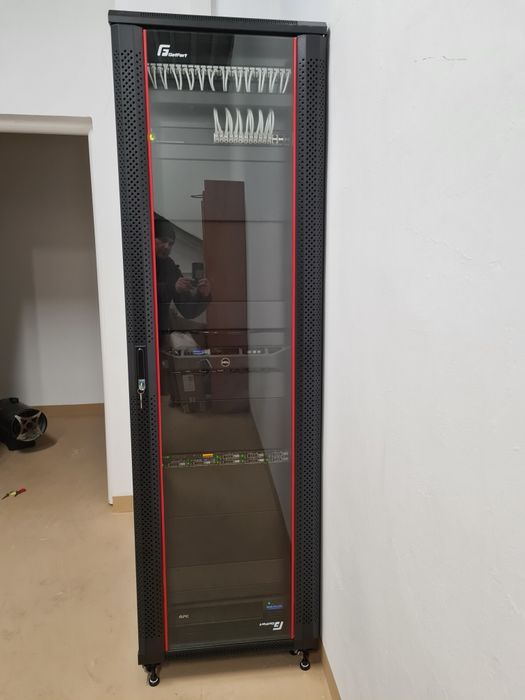 Montaż kamer monitoringu, alarmów, sieci lan