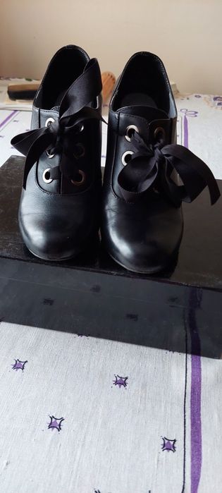 Туфлі на каблуку