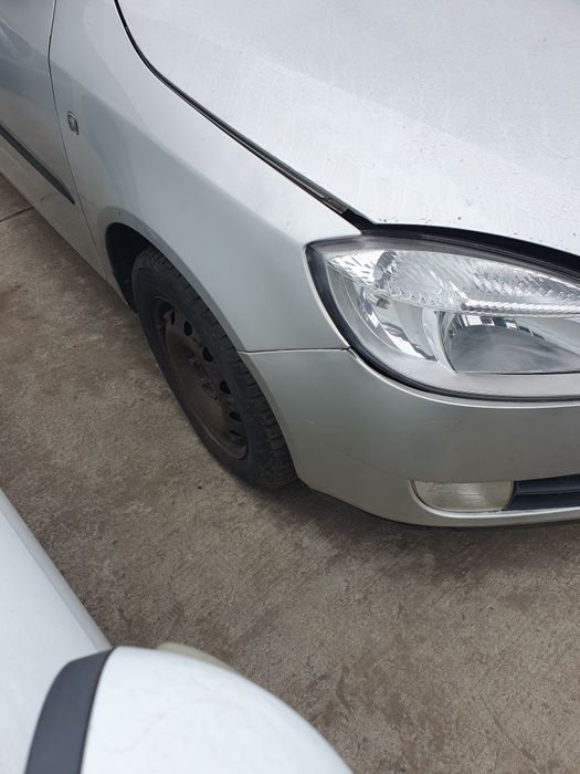 Skoda roomster fabia II blotnik prawy srebrny