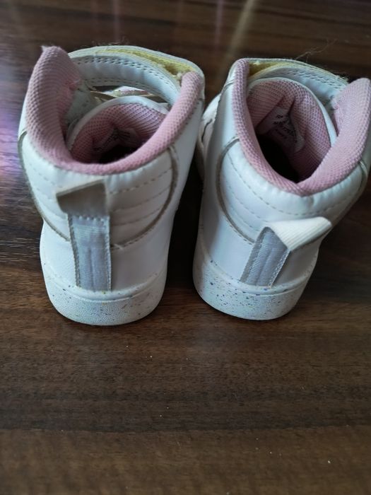 Buty, adidasy jesień motyw jednorożca