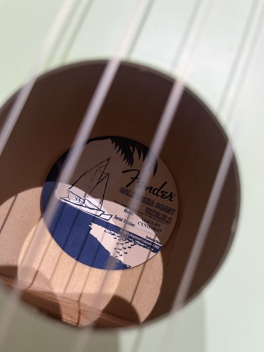 Укулеле fender venice +чохол