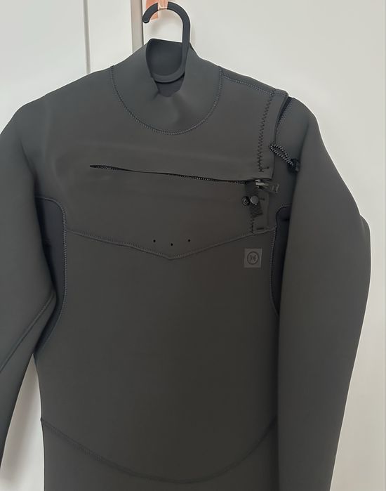 Fato de surf Deeply Explorer II 4/3 Chest Zip – MS, como novo