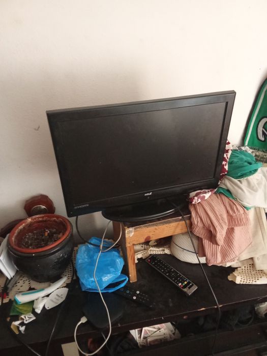 Estou a vender uma televisão para peças