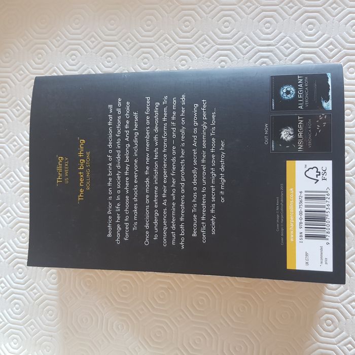 Livro Divergent em inglês