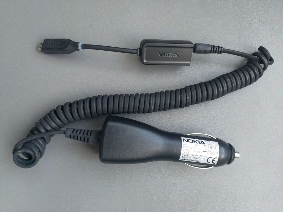 Ładowarka samochodowa Nokia DC-4 + adapter microUSB CA-146C