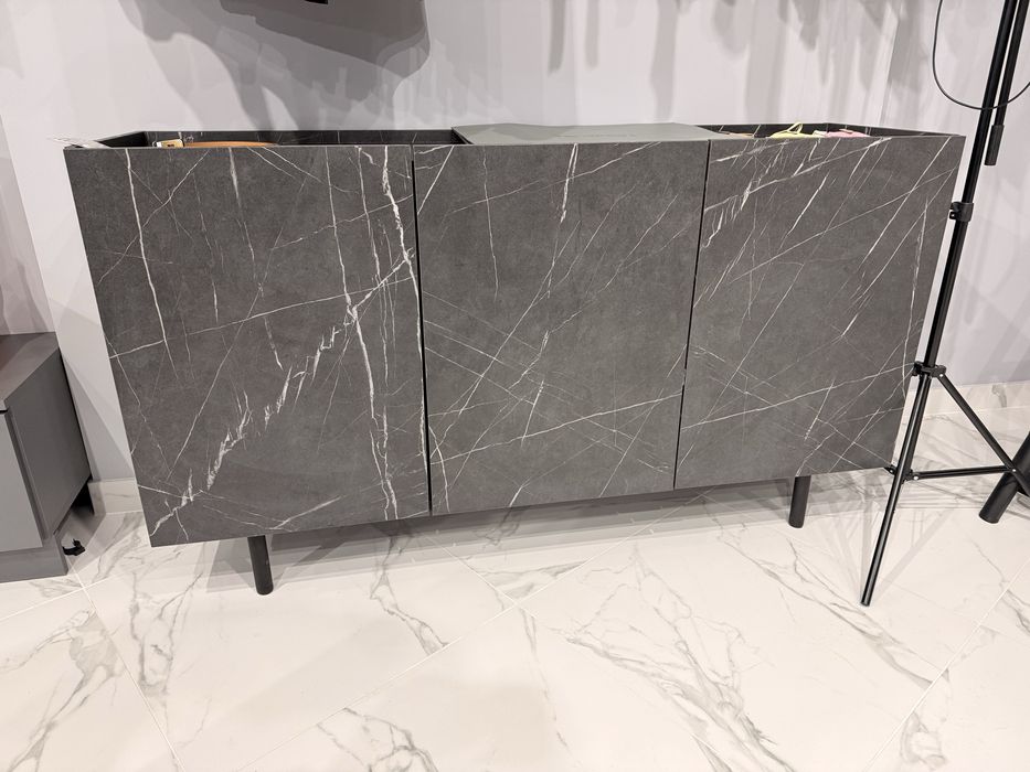 Продам мебель из шоурума. Продам шкаф, комод, витрину.