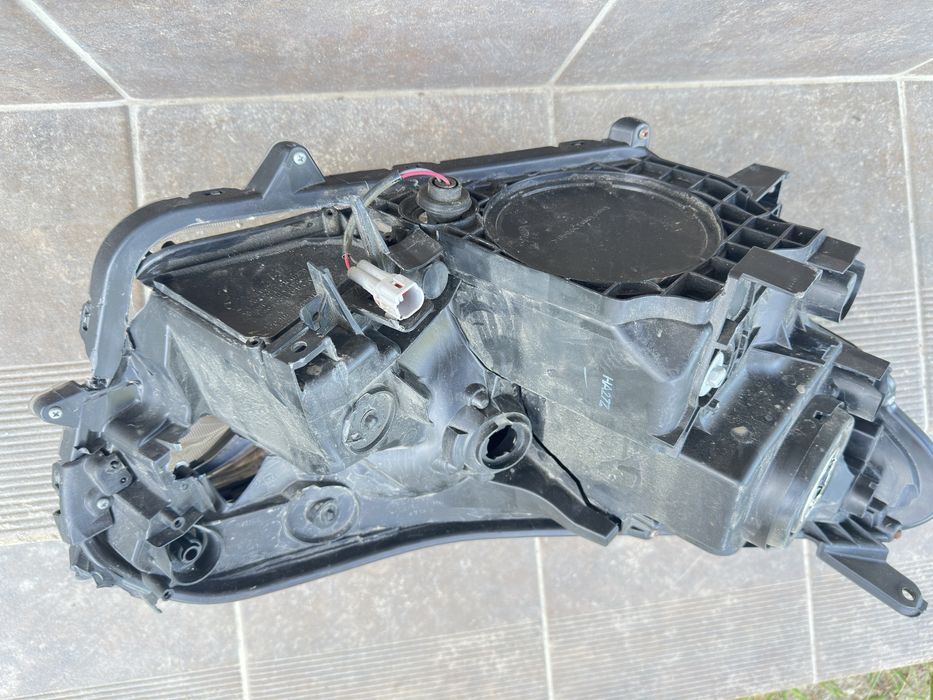 Фара права передня Toyota Rav 4 2015-2018