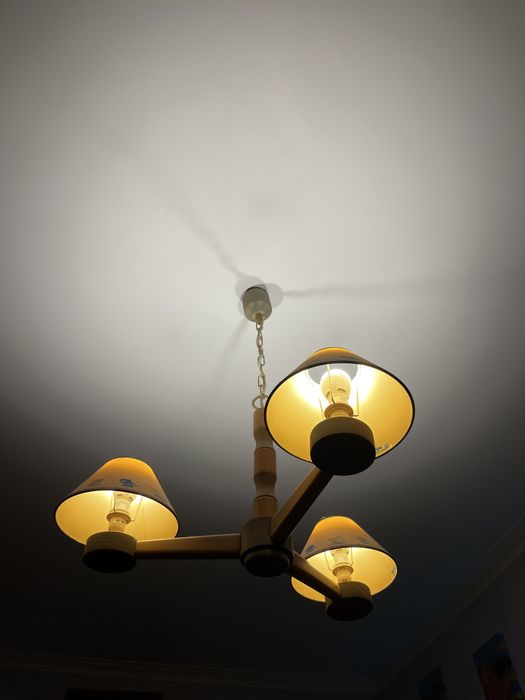 Candeeiro para quarto de criança