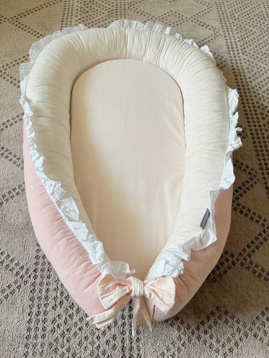 Кокон, гніздечко чи позиціонер для новонародженого.