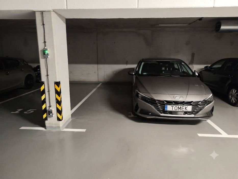Czarnochowice 627 / Kraków - Bieżanów Wynajmę miejsce na Motor w garażu podziemnym.