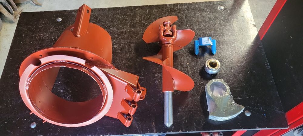 Obudowa uchwyt rury wysypu BIZON wszystkie częsci  BIZON Z056 Z058