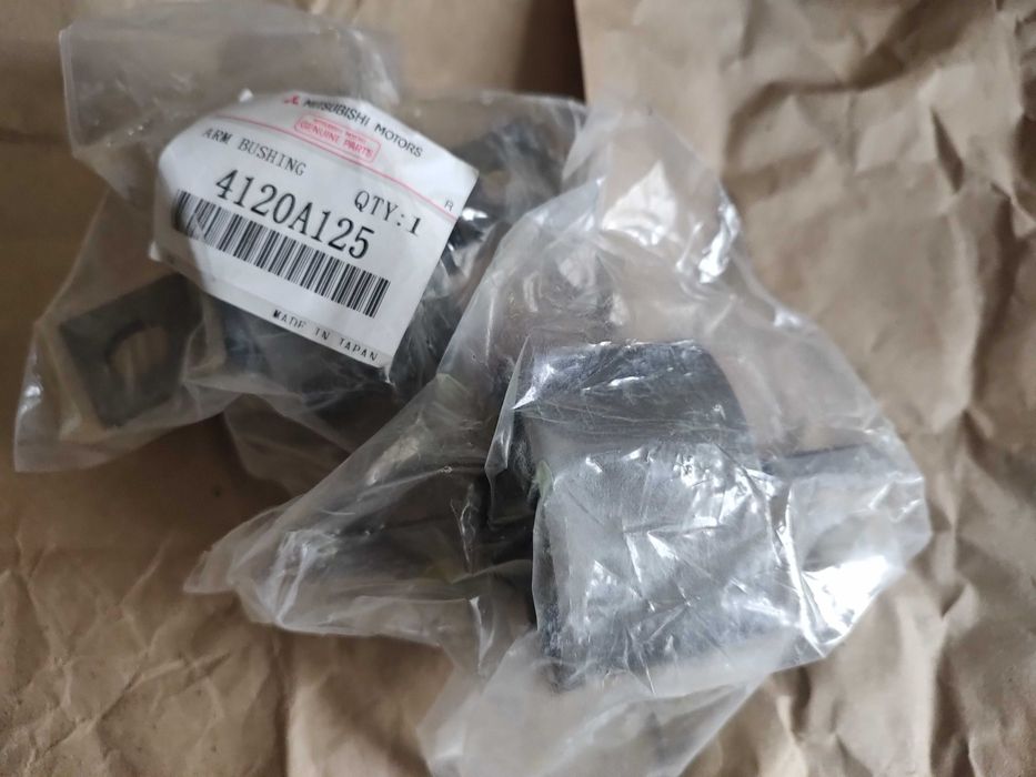 Сайлентблок Mitsubishi  оригинал 4120a125