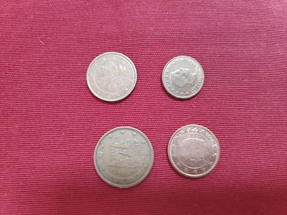 Moedas de escudos.