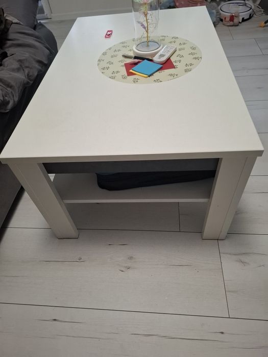 Stolik kawowy bialy z grafitowymi dodatkami