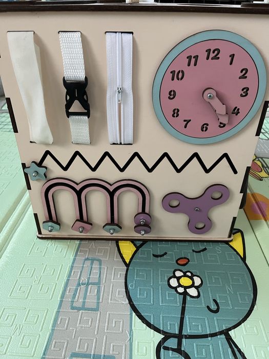 Бізікуб для малечі