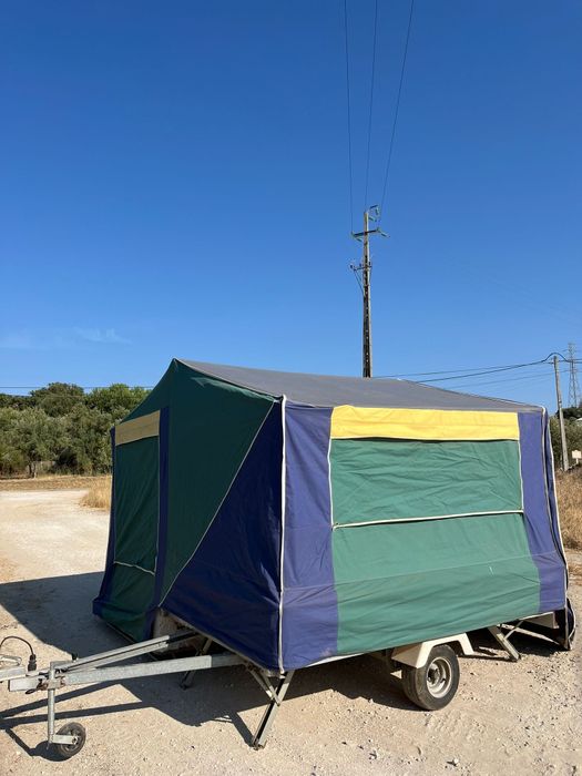 Vende se atrelado tenda