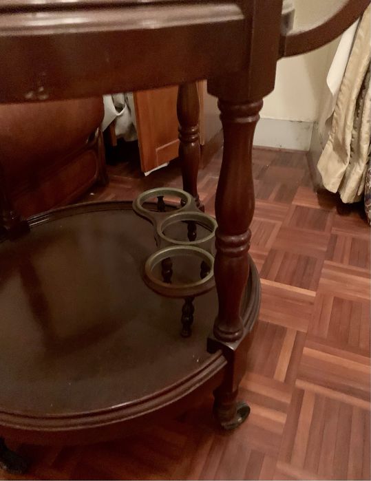 Carrinho de bebidas em madeira