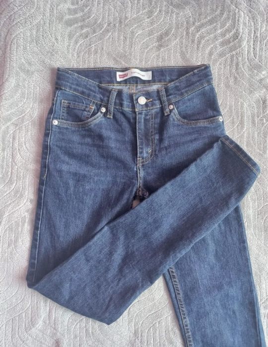 Jeansowe spodnie levis