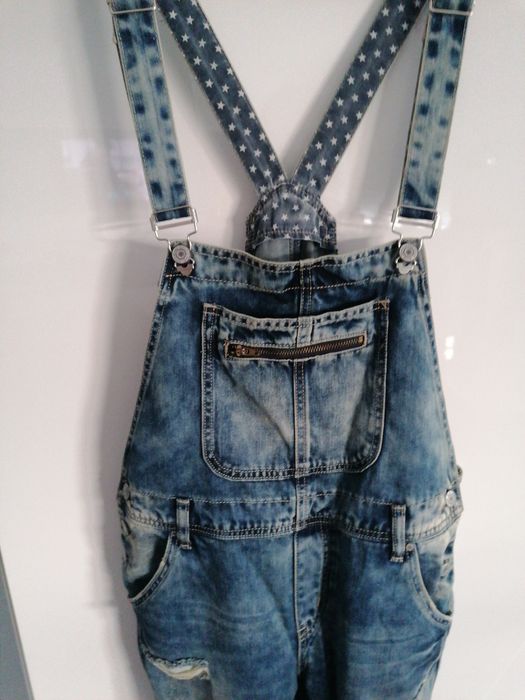 Jeansy ogrodniczki z dziurami L