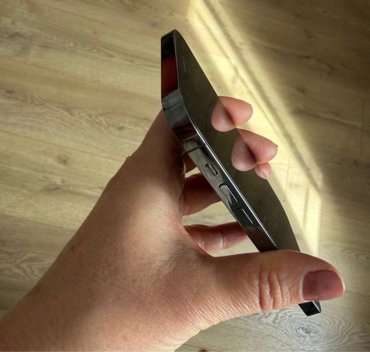 Продам Iphone 12 pro у кольорі Graphite