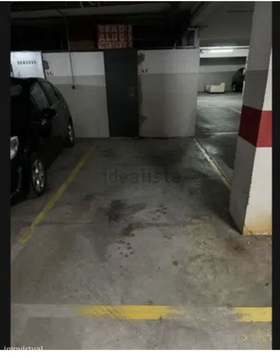 Vendo Ou Arrendo Lugar De Garagem Com Arrumos