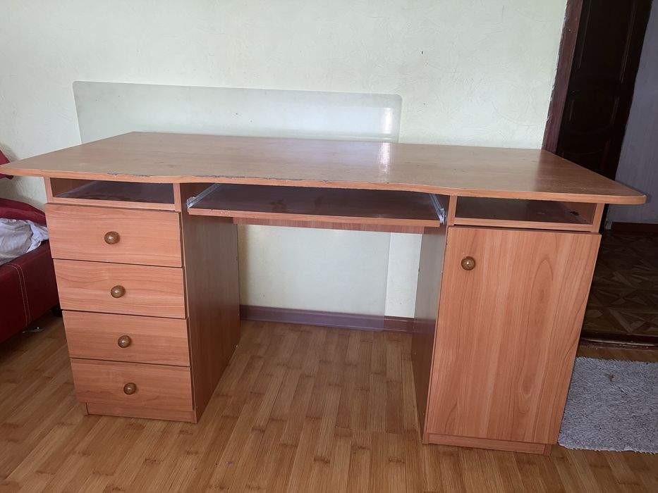 Стіл письмовий довжиною 1,4 м