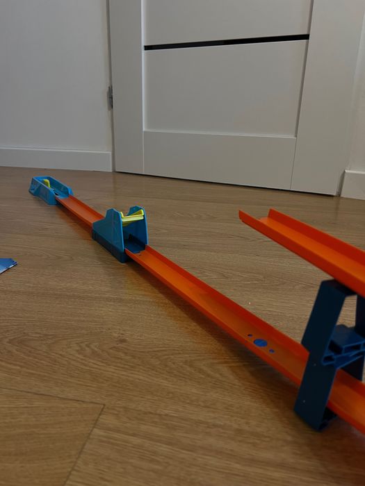 Трек Hot Wheels з машинками