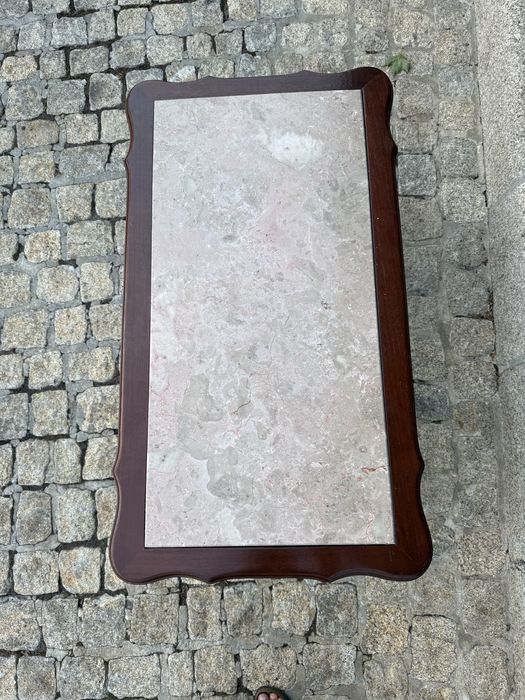 Mesa com tampo em marmore