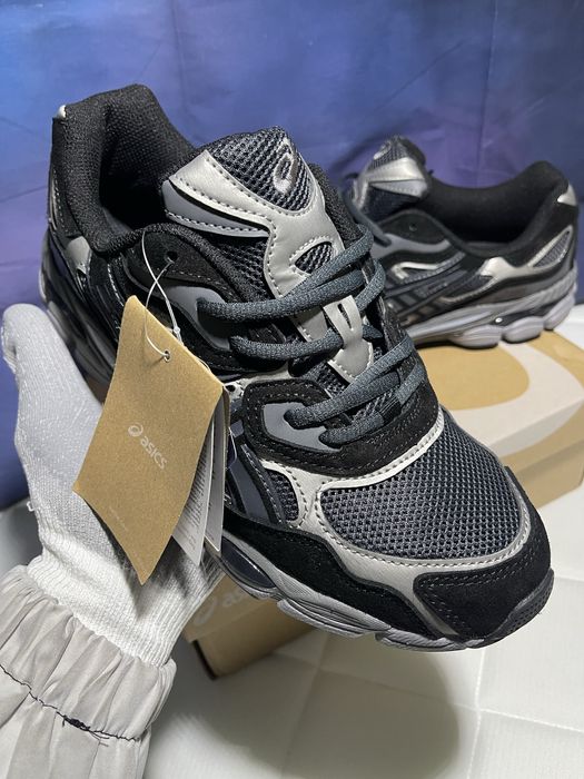 Asics Gel nova com a caixa