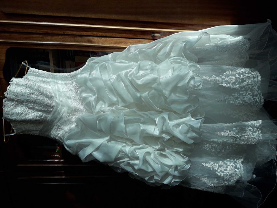 Платье свадебное.