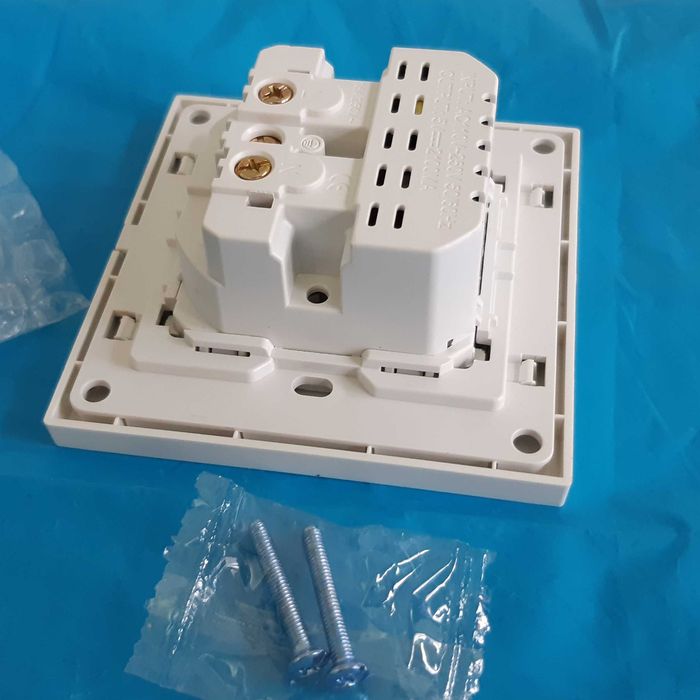 Tomada Parede Interior Nova c/ Terra 220V + 2 Portas USB 5V 2.1Amp