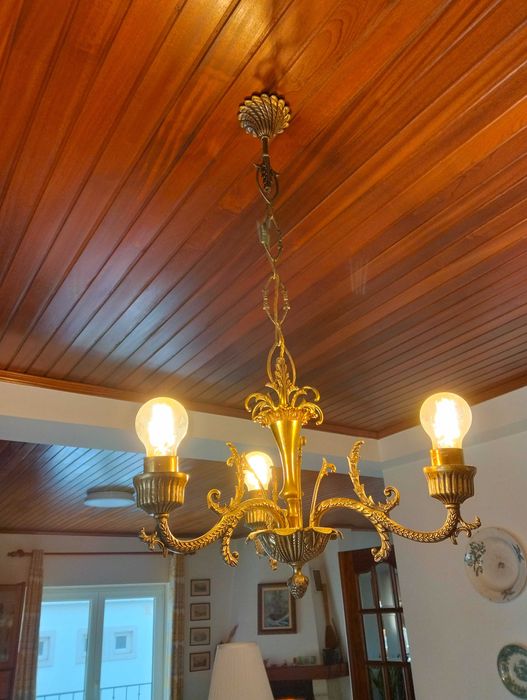 Candeeiro de tecto, em bronze, muito antigo