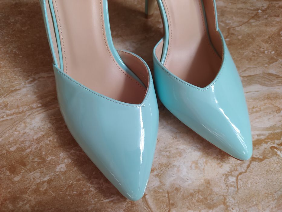 Nowe czółenka szpilki lakierowe
