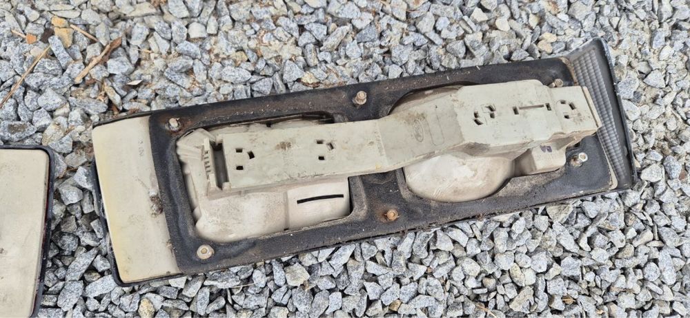 Задні фари форд ескорт мк4