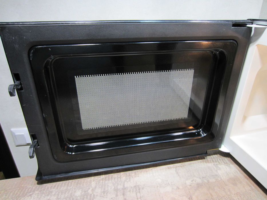 Микроволновая печь,микроволновка Panasonic NN-GX36BF(тактовые кнопки)