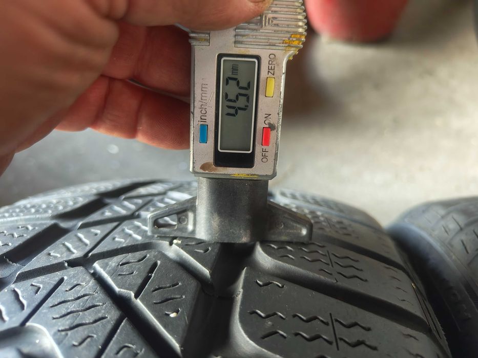 Opony zimowe uzywane 225 40 R18 Pirelli 2018 rok 2 sztuki z34