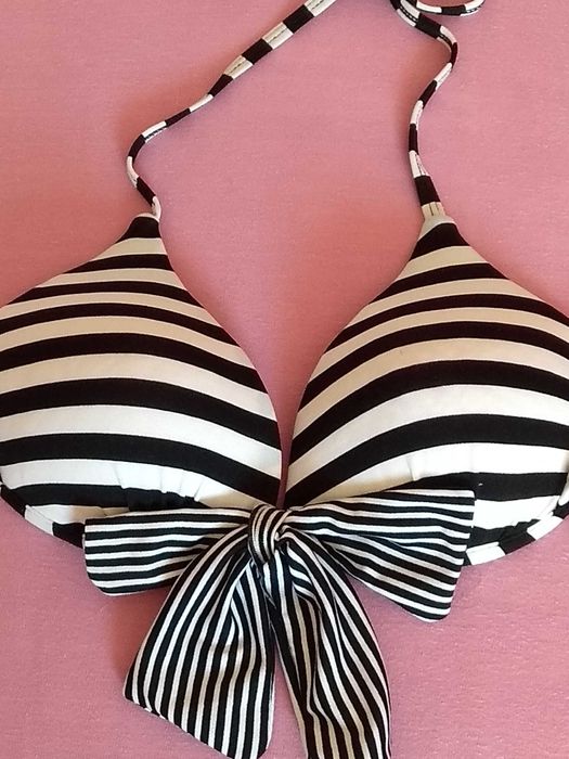 Stanik - rozmiar uniwersalny - góra od stroju kąpielowego.