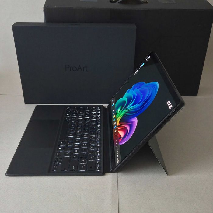 Ноутбук ASUS ProArt 13,3" OLED - Snapdragon X Plus X1P42100 - 16 GB - 1 TB