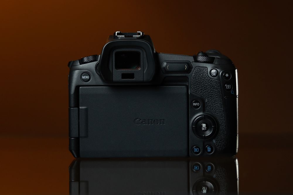 canon eos r - купити цифрові фотокамери - Ціна на OLX.ua