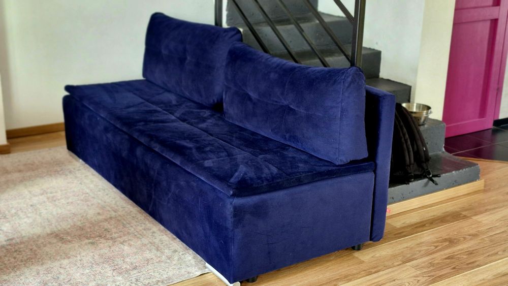 Granatowa sofa Black Red White
