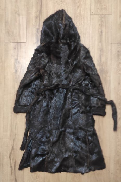 Шуба з нутріїї б/в потребує ремонту
