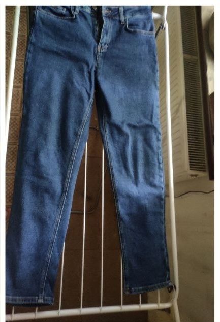 Продам женские джинсы