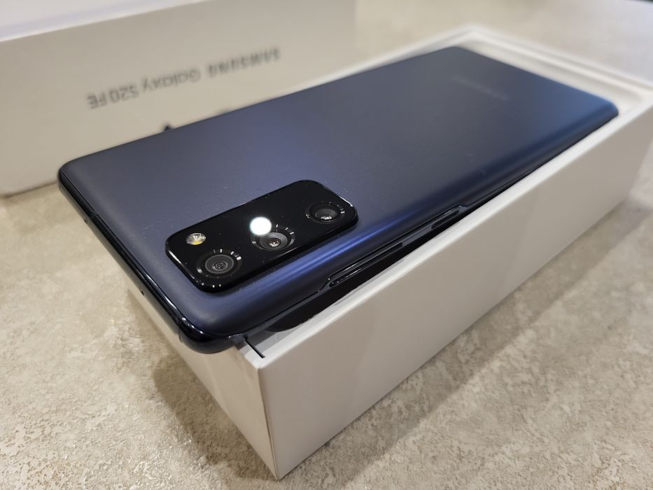 Samsung S20 FE stan idealny