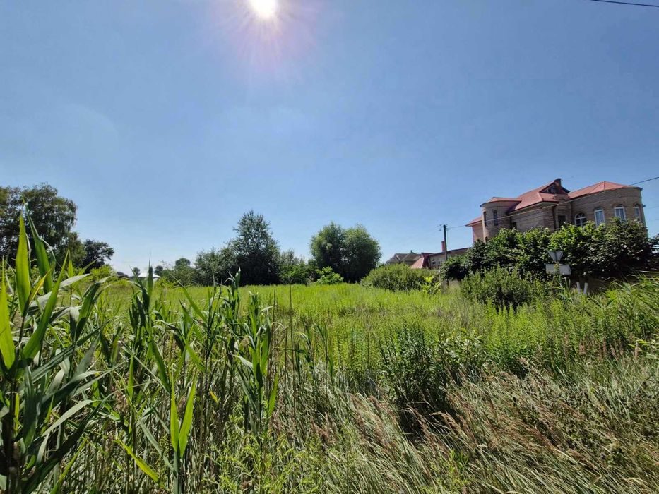 Продам кутову ділянку в с. Іванків