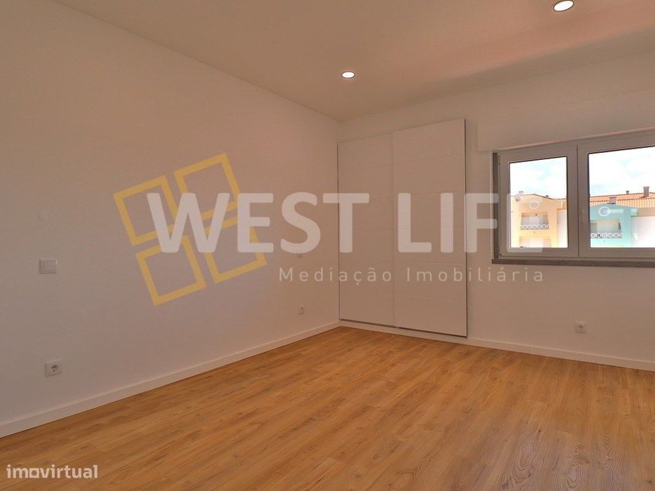 Apartamento T2+1 Totalmente Remodelado com VISTA MAR - a apenas 3 m...