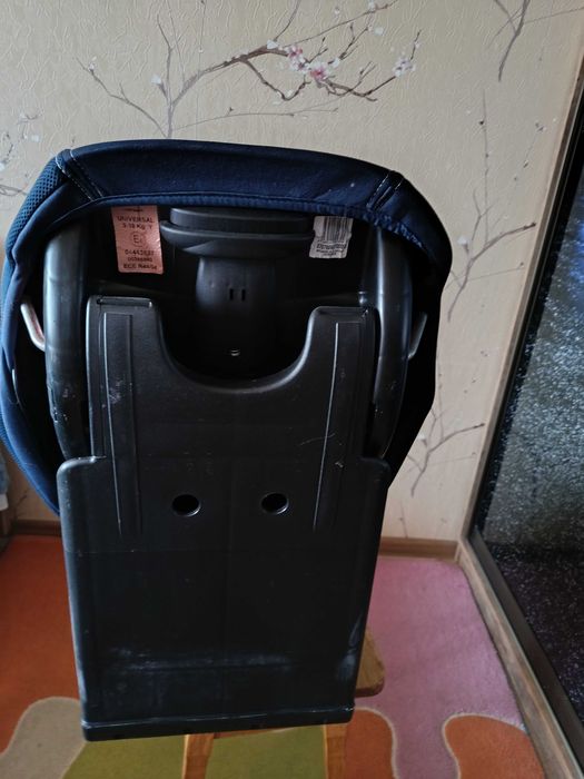 Продам  бу дитяче автокрісло Chicco Xpace Isofix