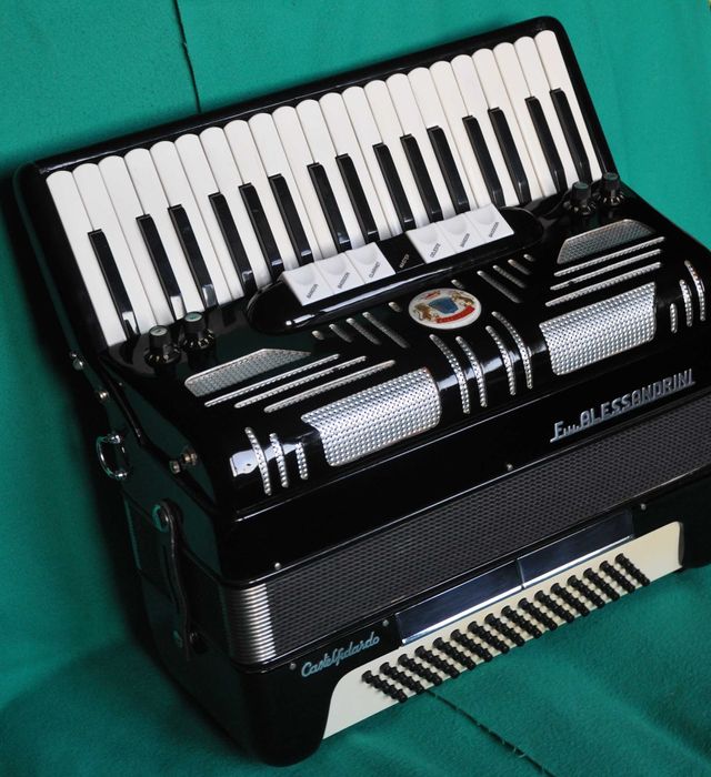 Аккордеон,акордеон італійський Алессандріні Кастельфідардо,малий корп.