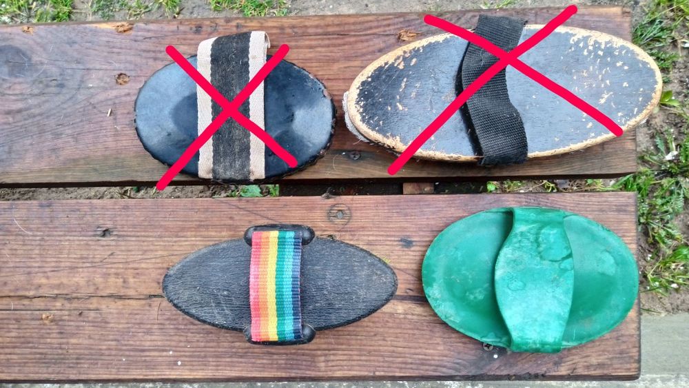 Щітка скребниця для чистки коней