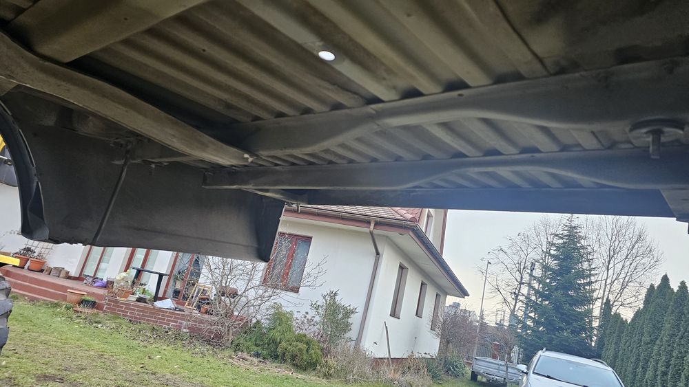 Nissan Navarra/Pickup paka zabudowa tył d22